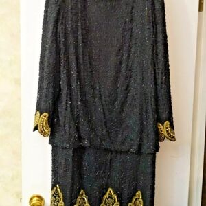 Elegant Black and Gold Embellished Dress xl